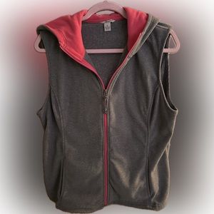 Bass fleece vest with hood - women’s Xl - fitted -no tags
